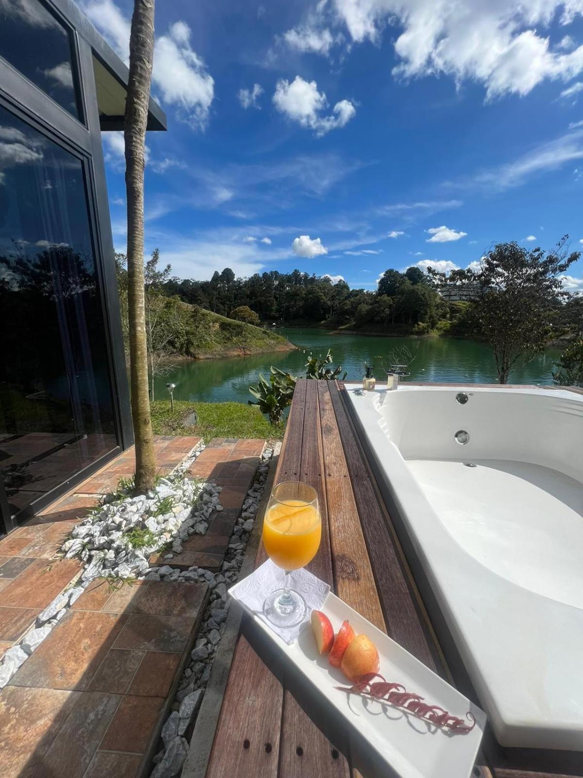 Sin Prisa "Not Rush" Cabana Preciosa! Con Jacuzzi, Vista Y Acceso Directo Al Embalse, Vista A La Piedra , Deporte Acuatico Paddle Board And Breakfast Incluidos ! Imperdible Guatape Exterior photo